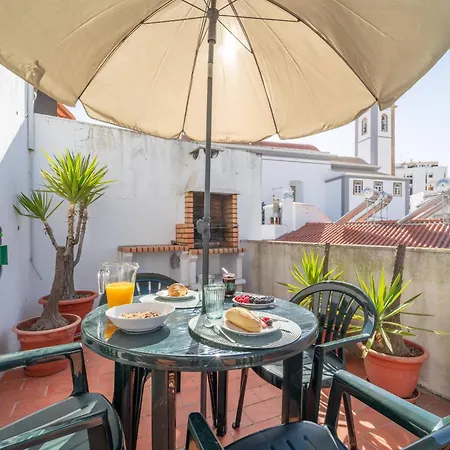 Апартаменты Lena's House By Hellovacations